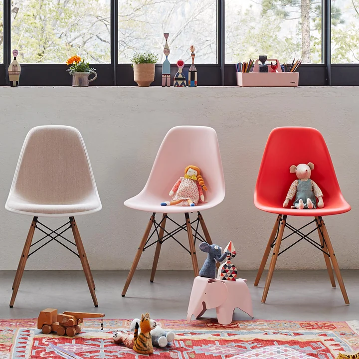 Vitra - Eames Plastic Side Chair DSW RE, Esche honigfarben / baumwollweiss (Filzgleiter basic dark)
