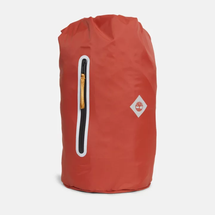 Mochila de viagem leve e unissex na cor vermelho escuro.