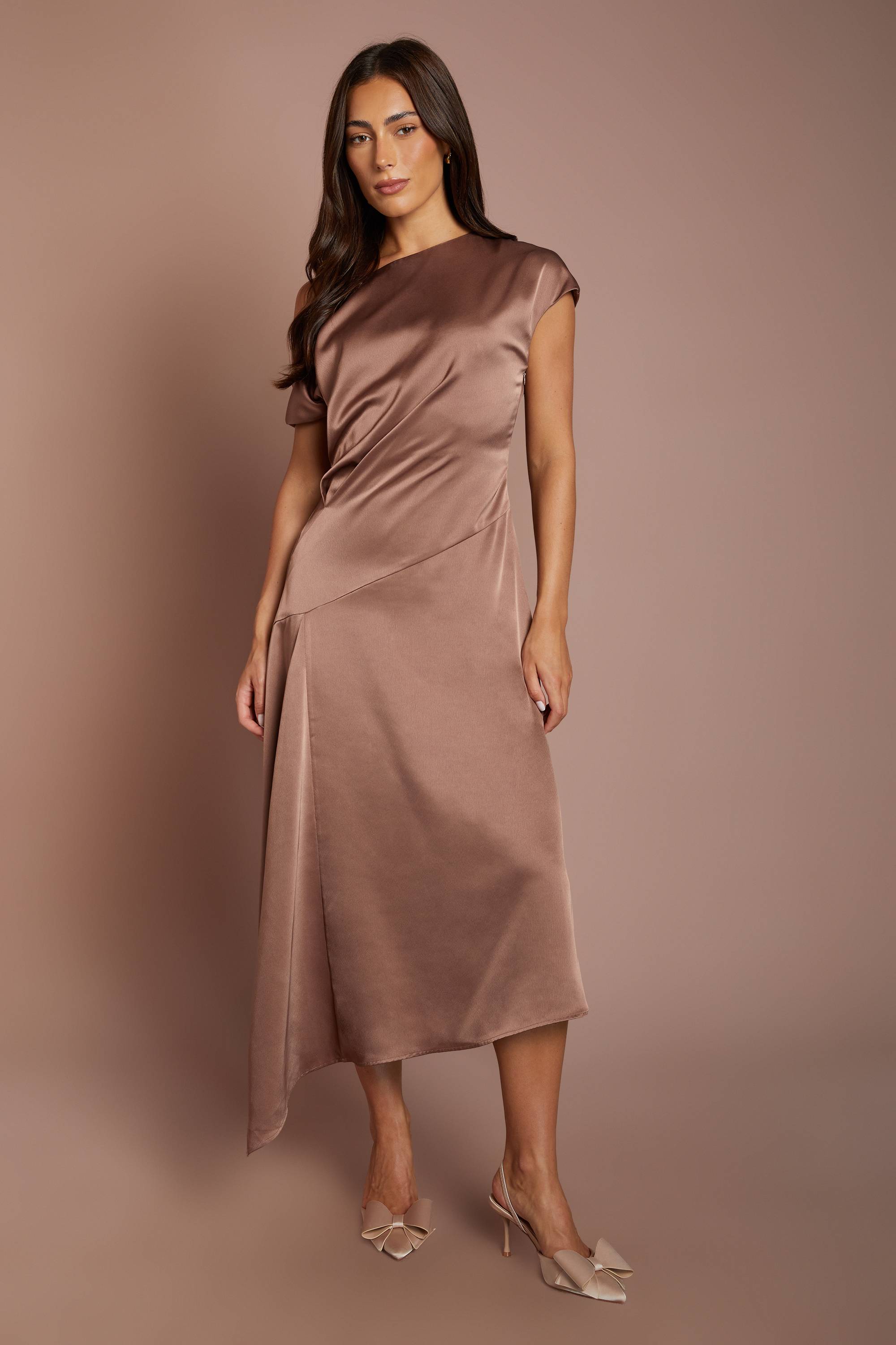 Coast Robe Mi-longue En Satin À Épaules Dénudées Et Ourlet Asymétrique