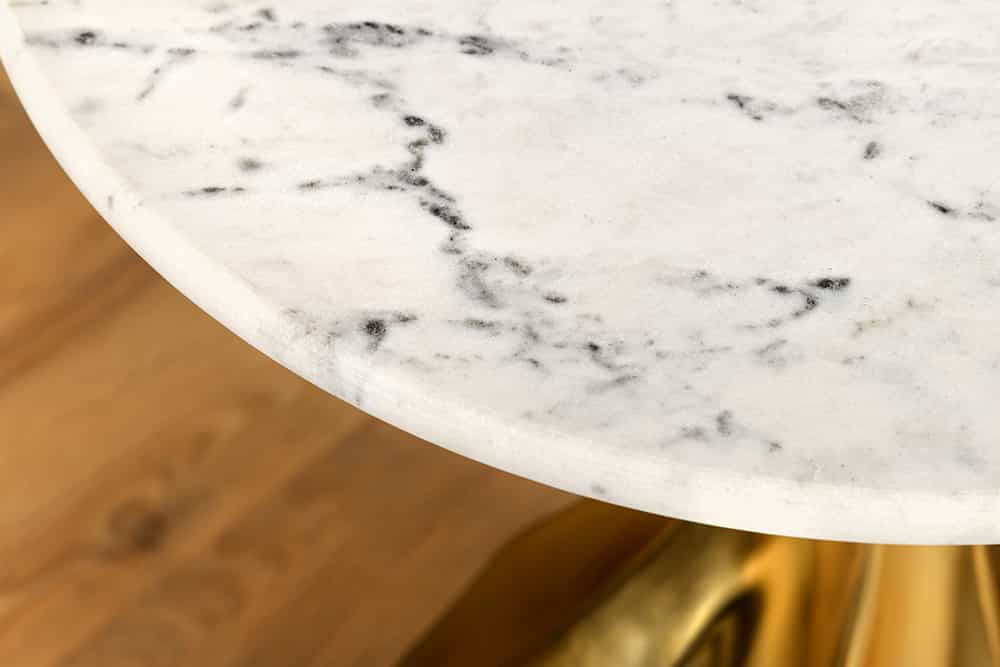 Runder Beistelltisch TEAR 60cm gold weiß mit Marmor-Tischplatte handmade