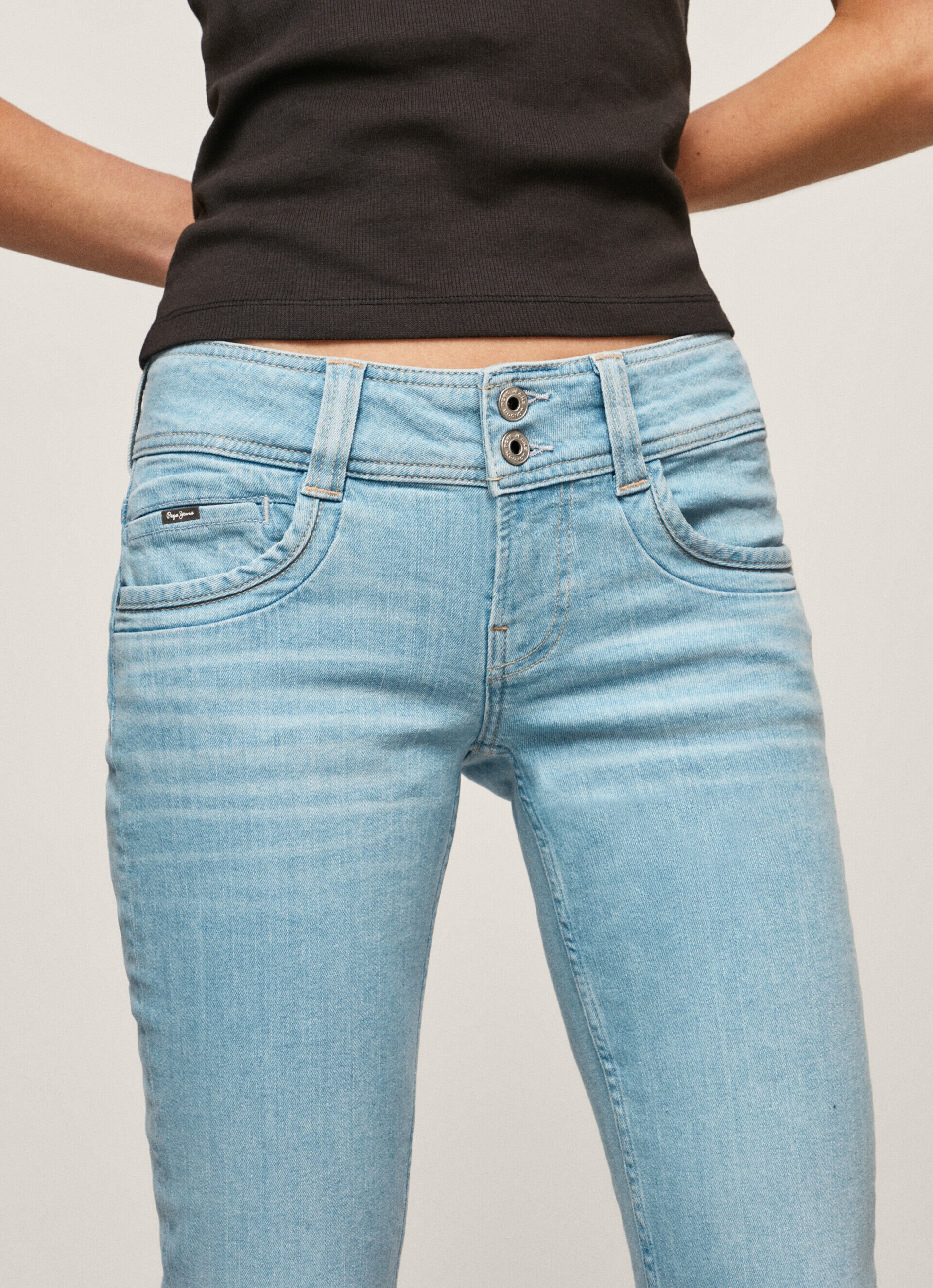 CALÇA JEANS CURTA 3/4 CORTE REGULAR - jeans