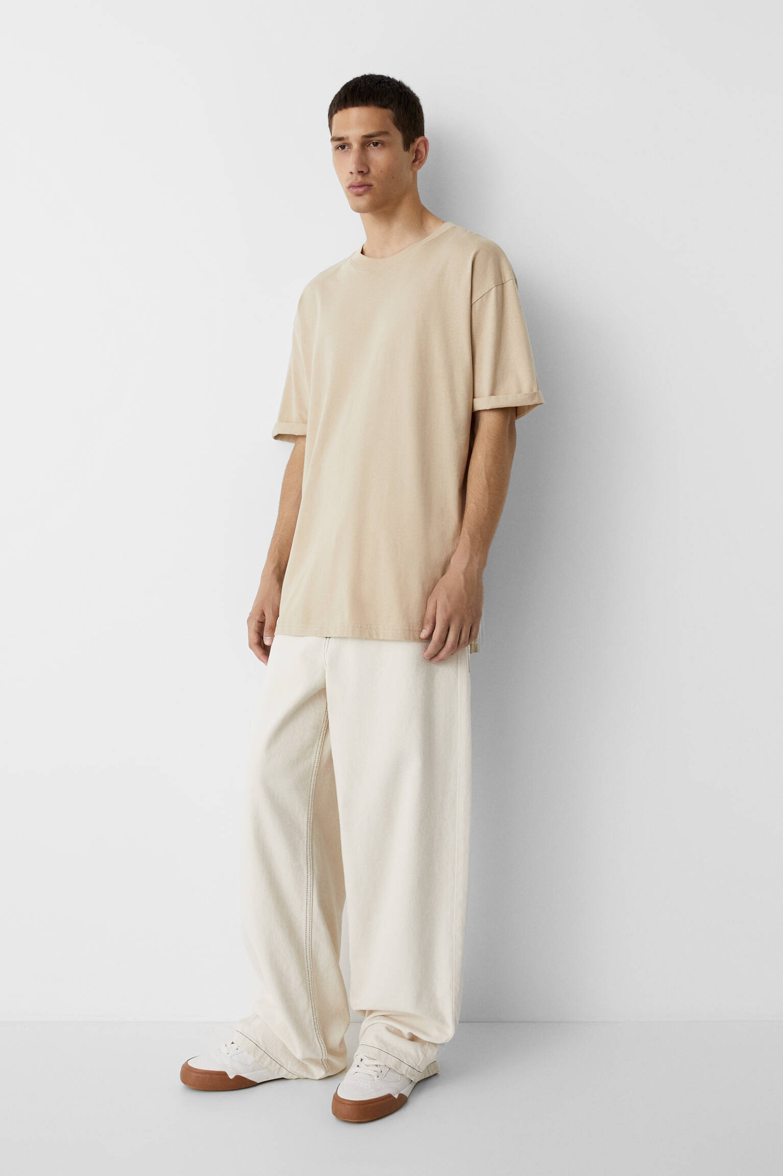 CAMISETA BÁSICA DE CORTE COMPRIDO - Cru