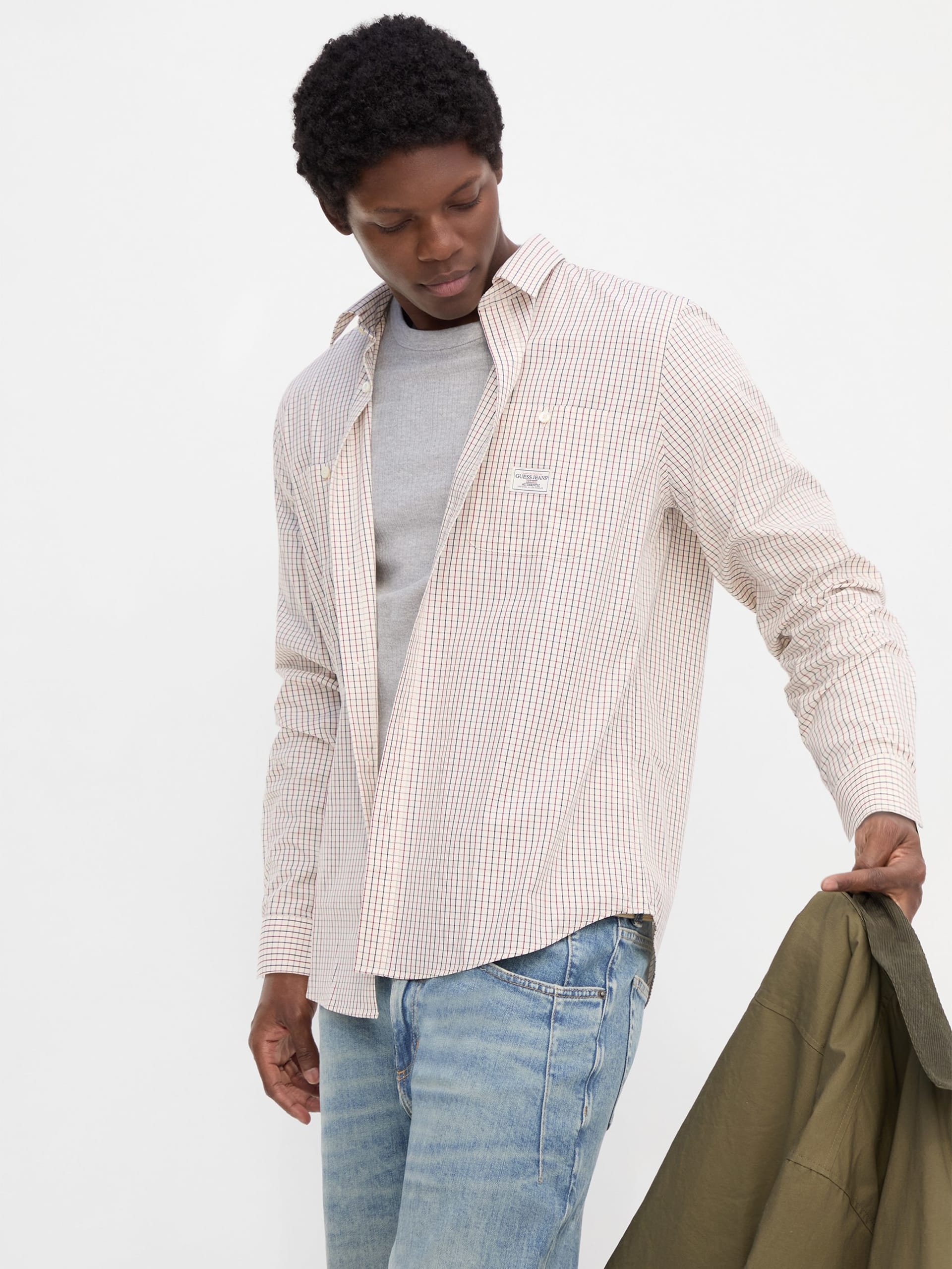 Camisa com bolsos