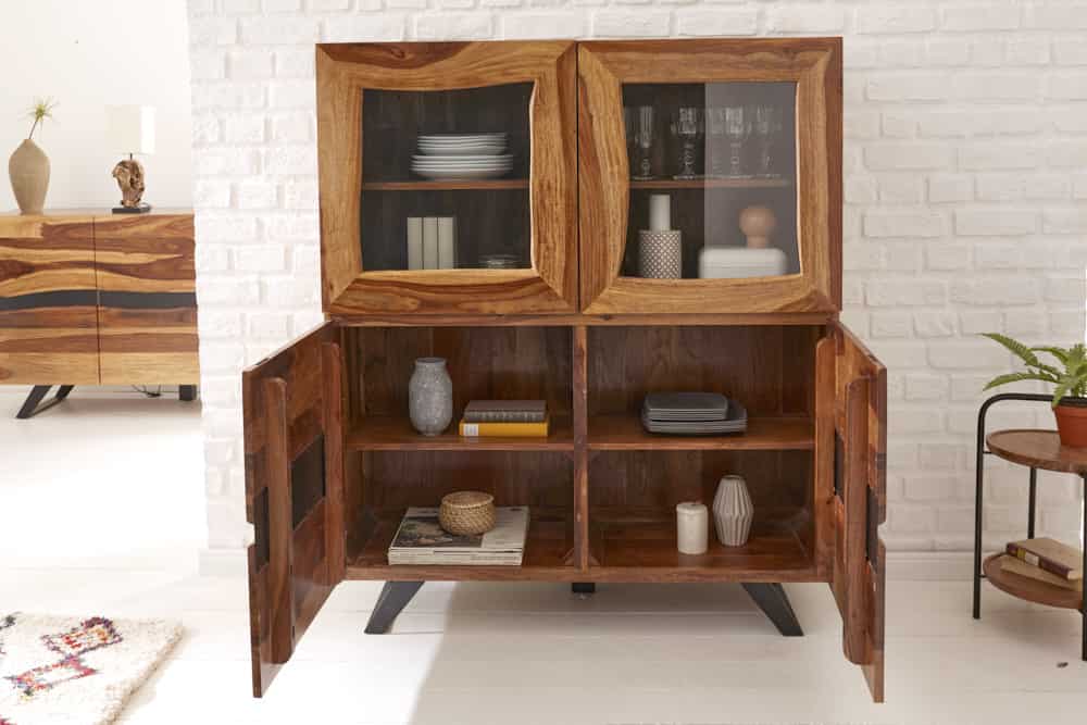 Massives Highboard AMAZONAS 140cm braun Sheeshamholz Vitrine mit Baumkante