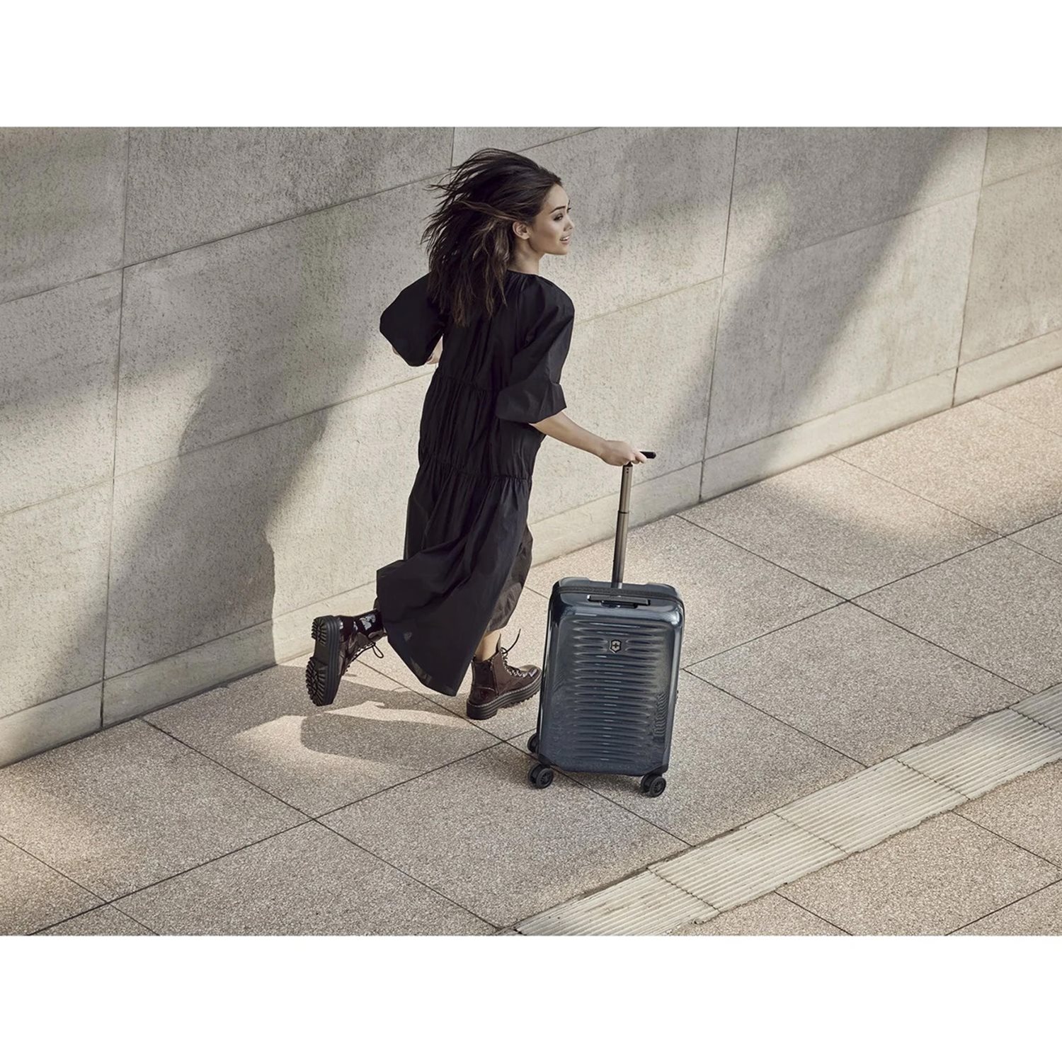 Victorinox Airox Frequent Flyer Hardside Carry-On victorinox red