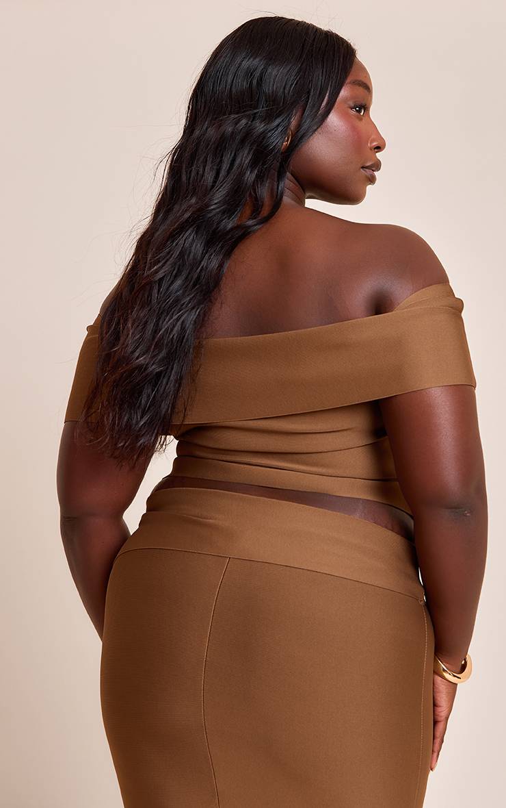 Deep Chocolate Haut Coordonné Grande Taille En Maille Bandage Ajustée À Encolure Asymétrique Drapée