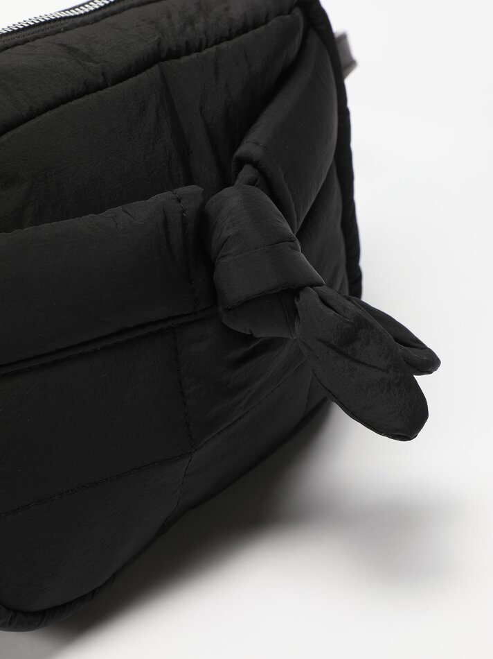 Bolsa de ombro acolchoada com laço - Preta