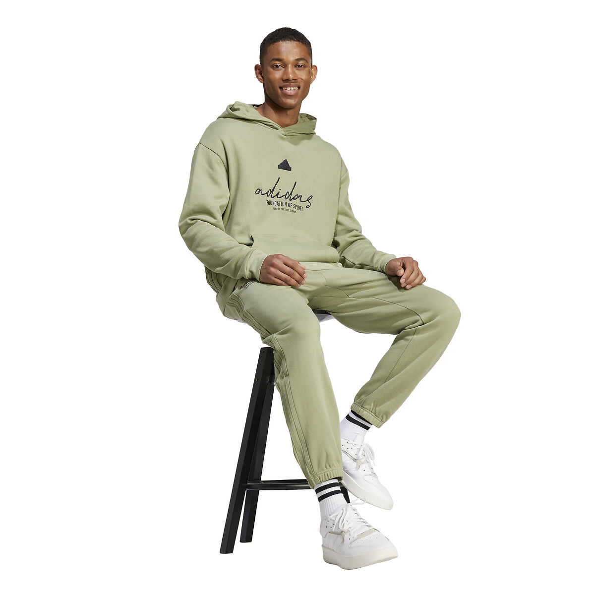 ROUPAS ESPORTIVAS ADIDAS<br>Moletom com capuz e logo duplo