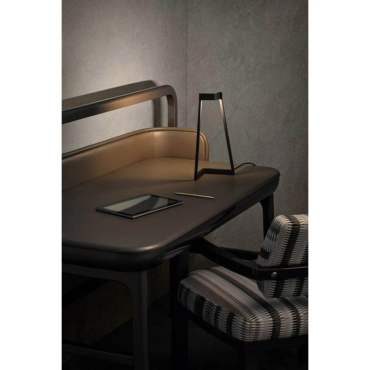 Inspired Mantra Minimal Lampadaire Or
