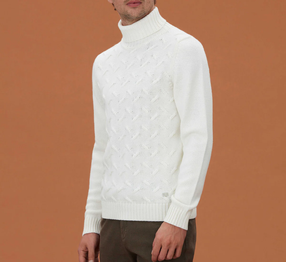 Pull col roulé à torsades écru 