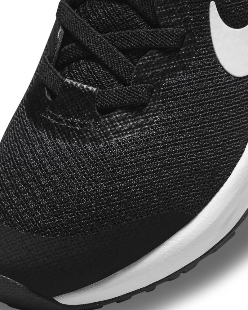 Chaussures Nike Revolution 6 Noir & Blanc pour enfant