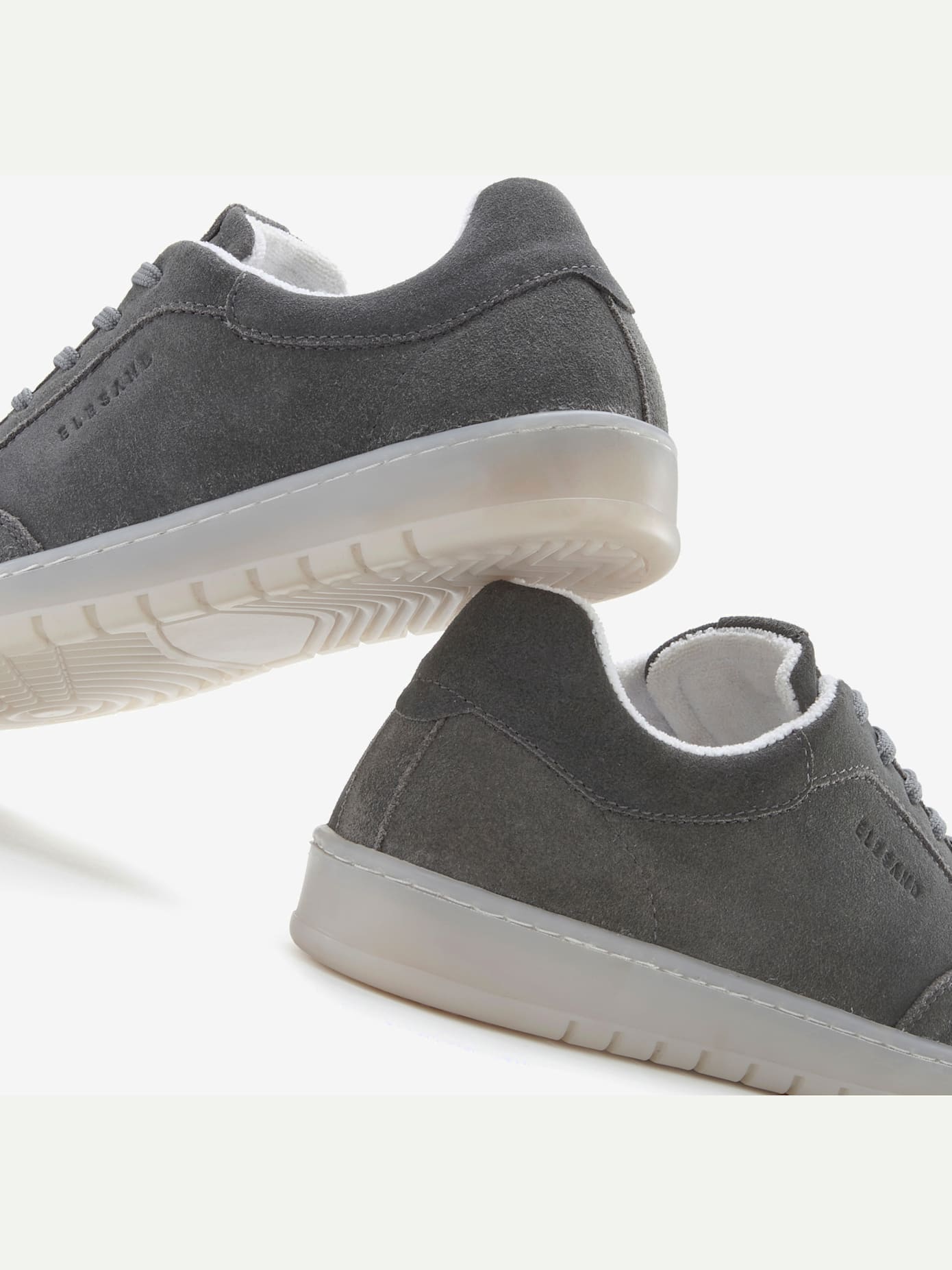Baskets sneakers tendance et confortables en cuir doux de qualité
