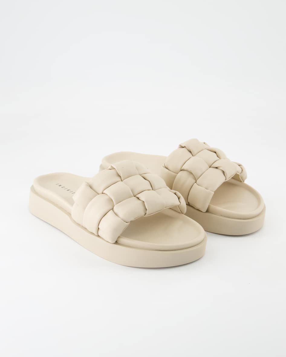Inuikii Padded Braided Pantoletten in Beige