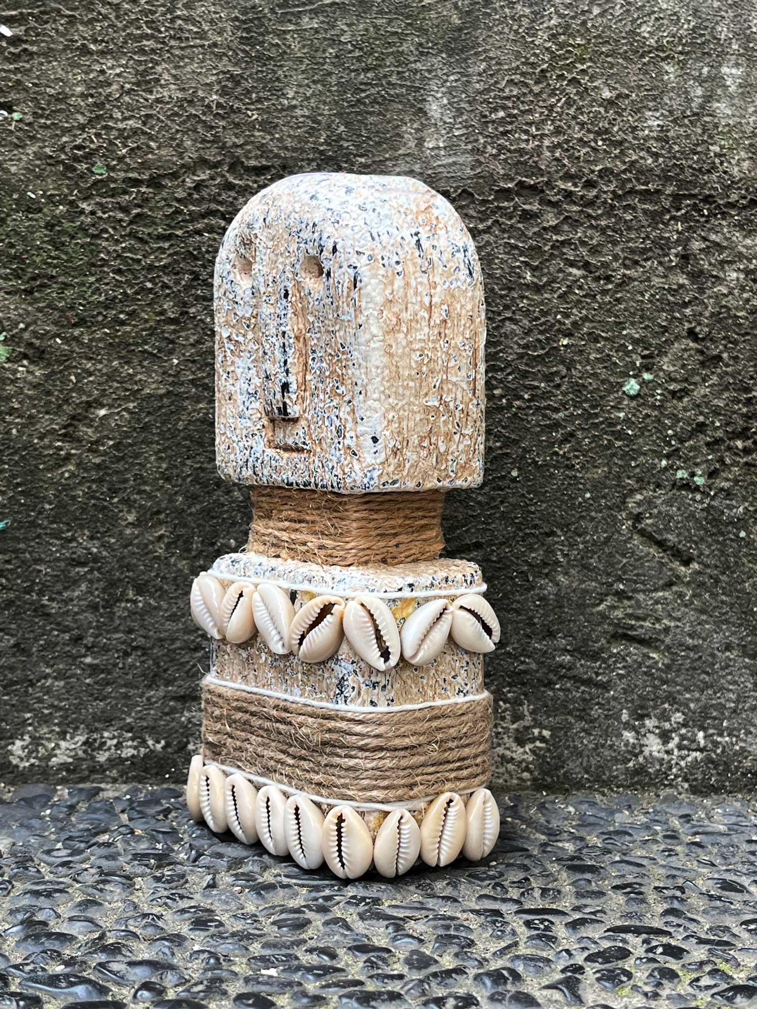 Statue 'Primitif' mit Muscheln, natur, H 18 cm, B 8,5 cm, L 5 cm von fischer's lagerhaus