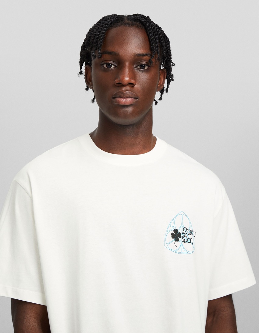 Camiseta de manga curta com estampa e modelagem quadrada