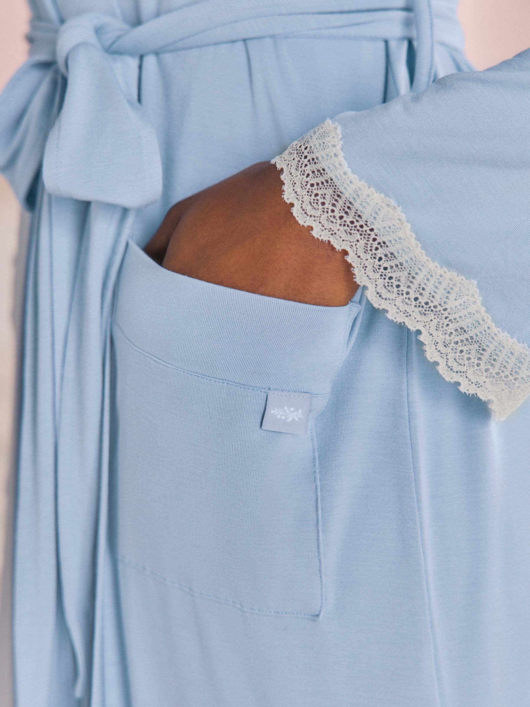 Blauw - Laura Ashley - Modal kamerjas met kanten afwerking