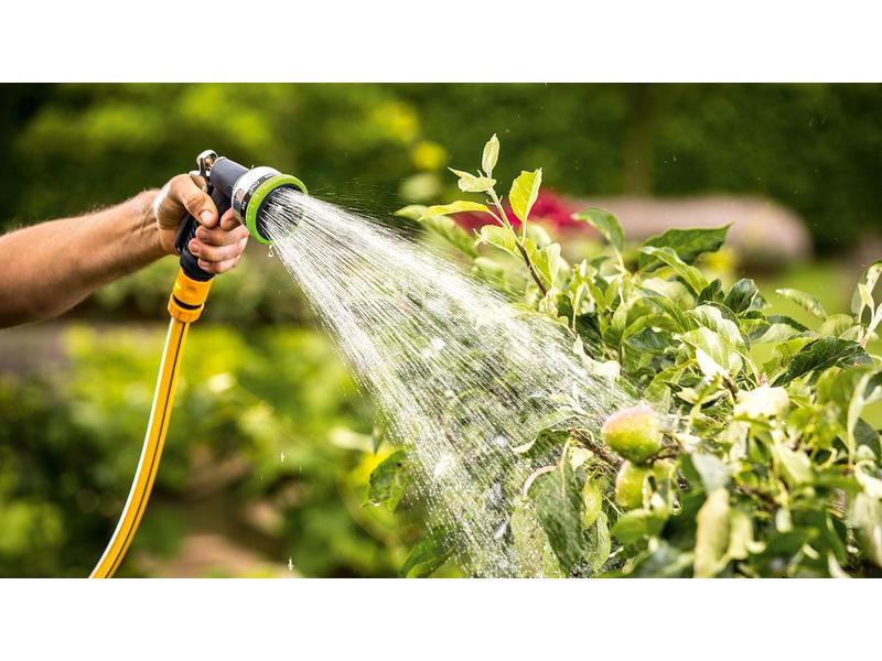 Bosch Akku-Gartenpumpe GardenPump 18 V-2000 Kit, 2.5 Ah Akku-Regenwasserpumpen für die Bewässerung des Gartens