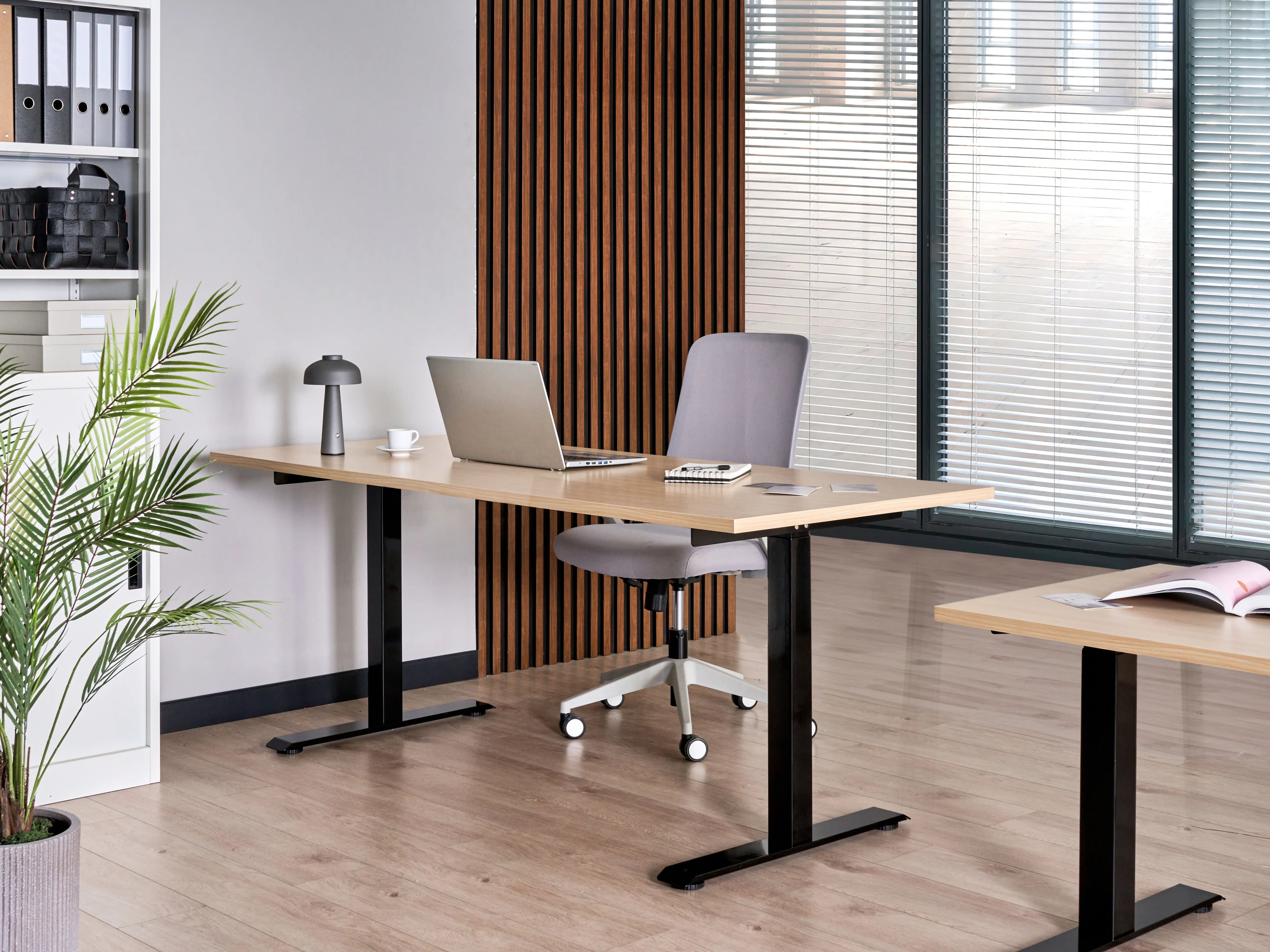 Elektrisch verstelbaar sta-bureau DESTINES Zwart/lichtbruin 180 cm 72 cm