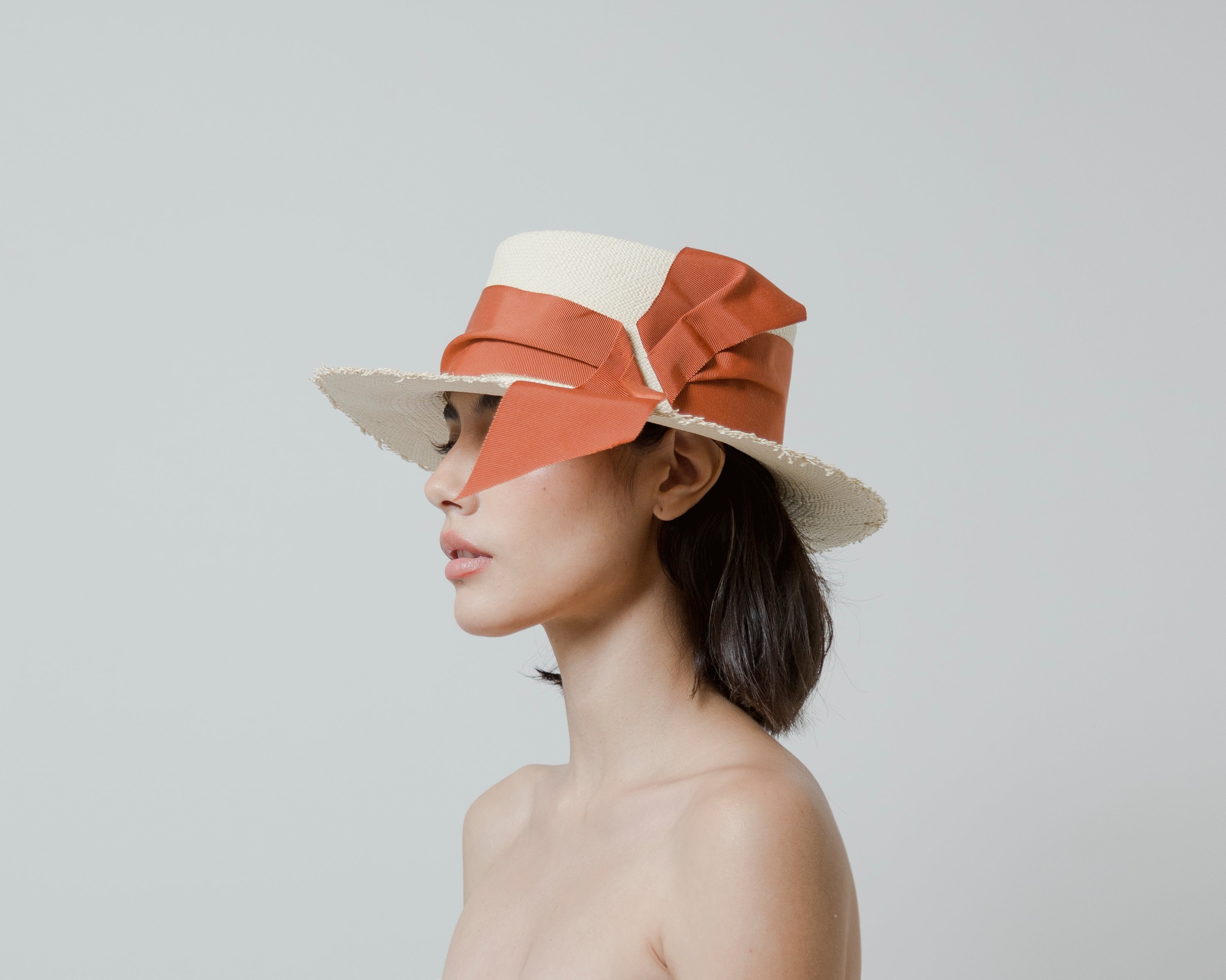 Chapeau en cuir Cordovan effiloché