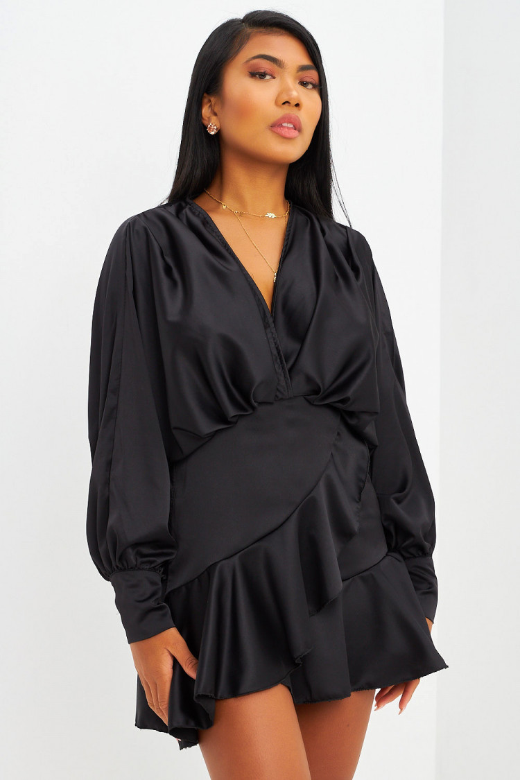 Robe courte satinée noire à volants