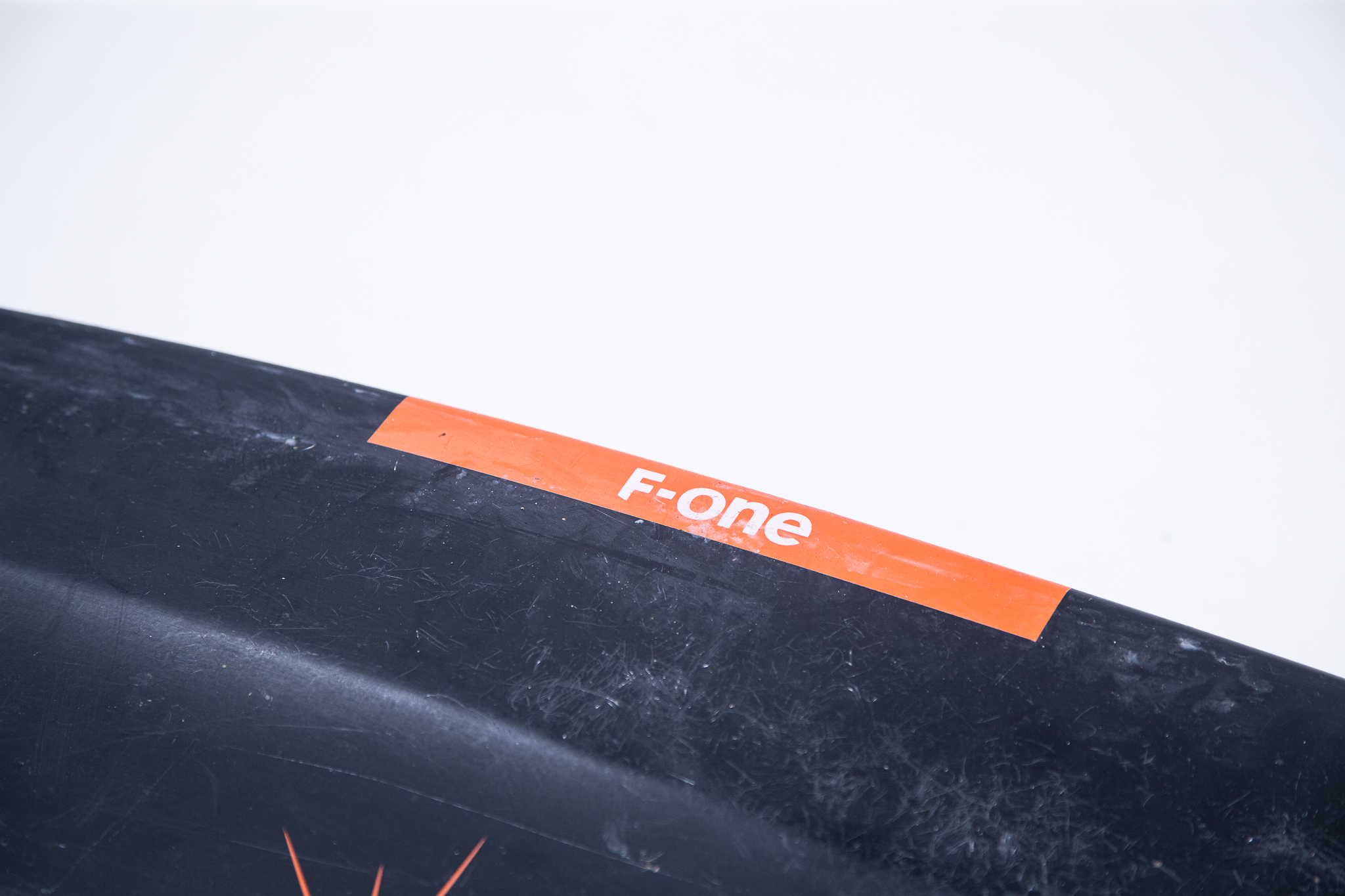 F.one Magnet Carbon 2023 - 5'1 x 18.5