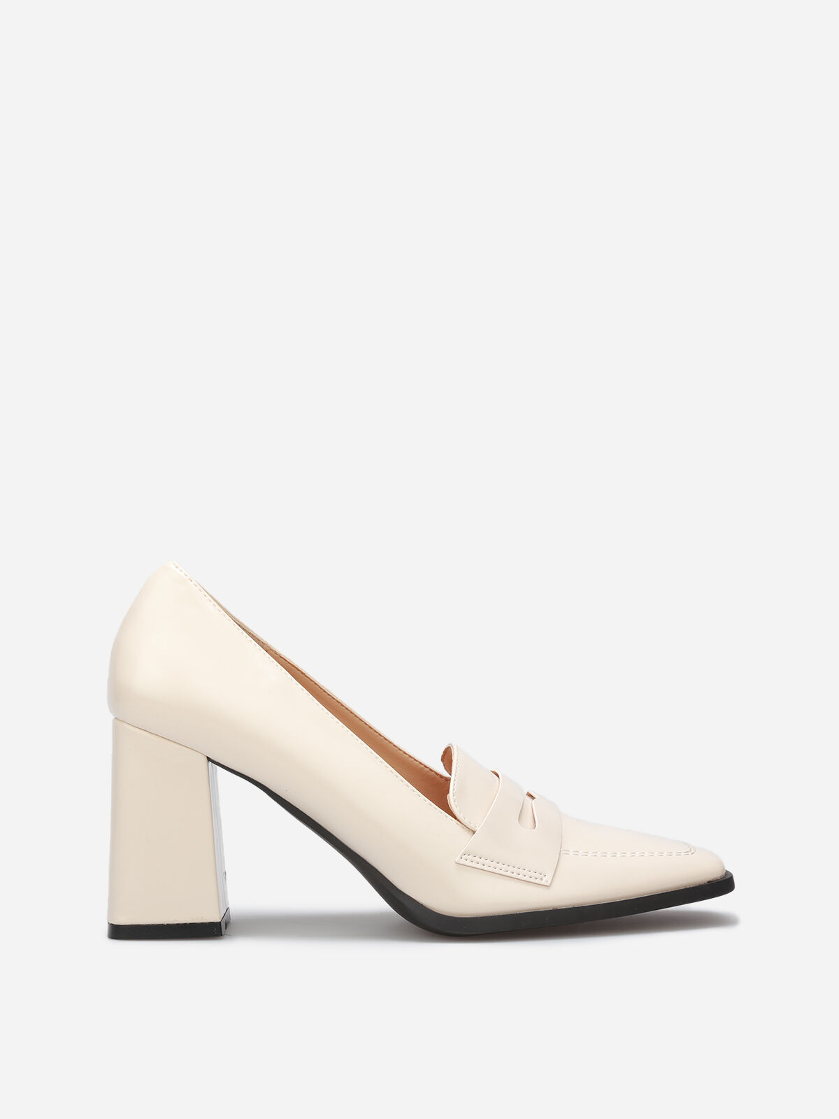 Mocassins vernis à talon et surpiqûres- Beige