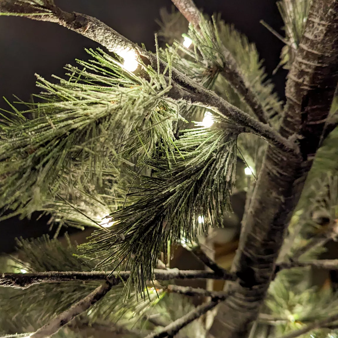 Arbre lumineux 128 LED (H210 cm) Sapin Alpin Vert enneigé et blanc chaud