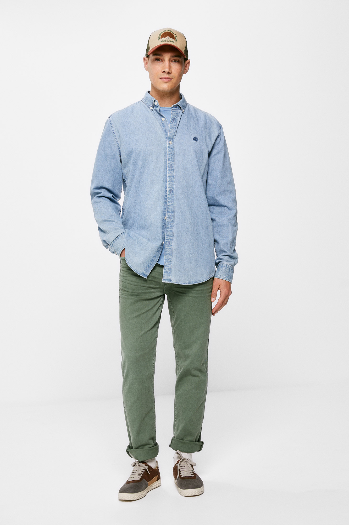 Calça de cinco bolsos com lavagem slim-fit