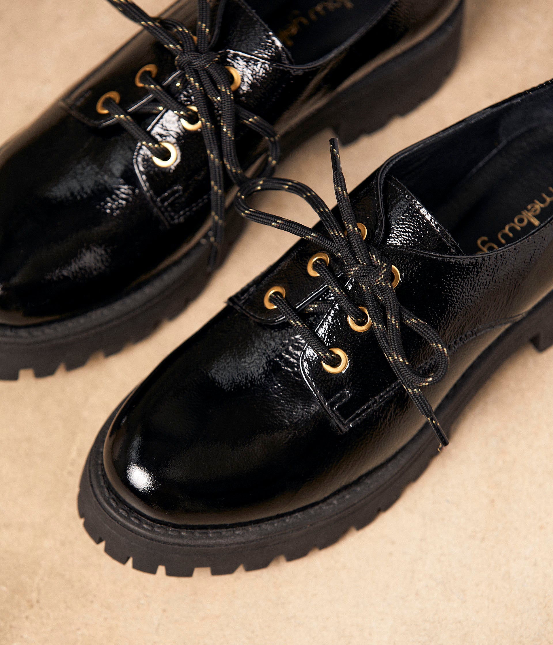Derbies crantés vernis Anane