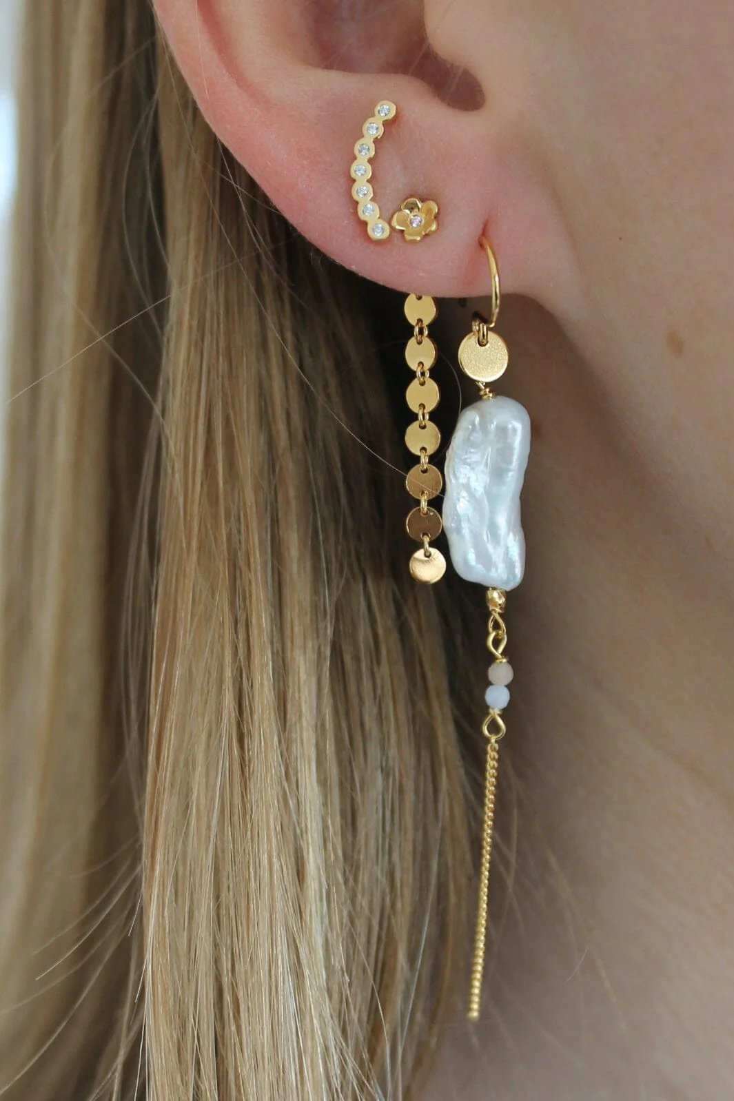 Stine A Long Baroque Pearl With Chain Earring White Sorbet