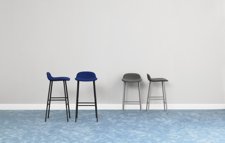 Normann Copenhagen Form Barstool barkruk 75 cm met stalen onderstel zwart