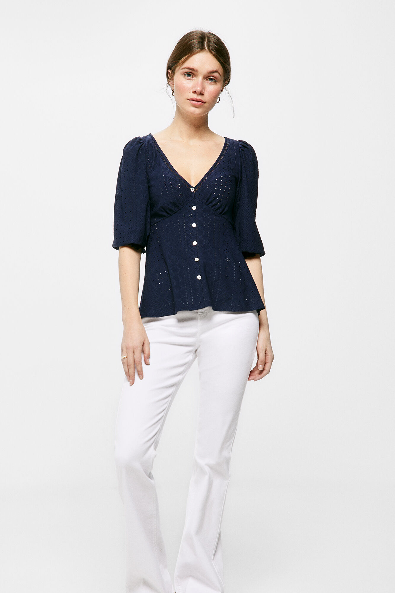 Blusa perfurada com botões na frente - Azul-marinho