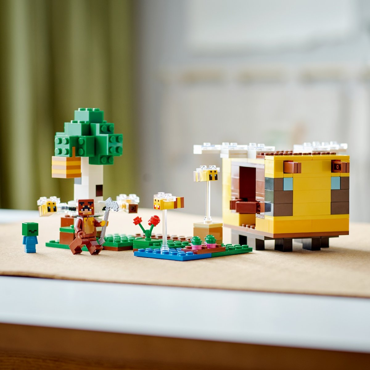 La cabane Abeille de Lego Minecraft 21241