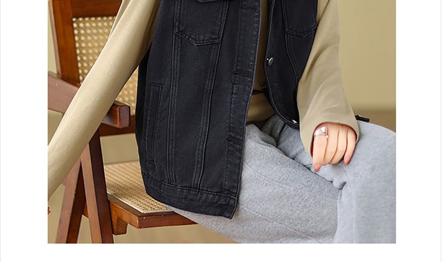 Frigga - Gewassen denim vest met knoopjes