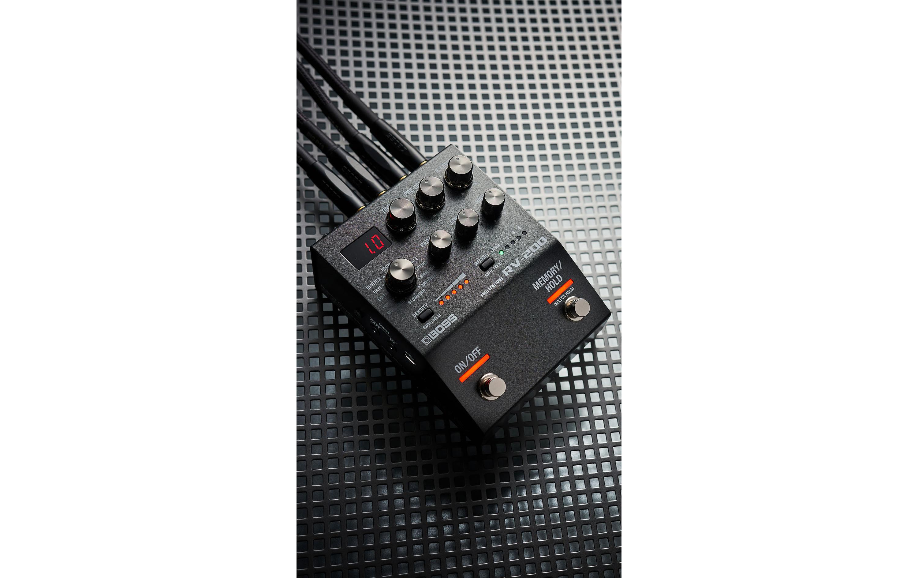 Effektgerät RV-200<br>12 inspirierende Reverb-Effekte und ausdrucksstarke Performance-Tools in einem vielseitigen Pedal