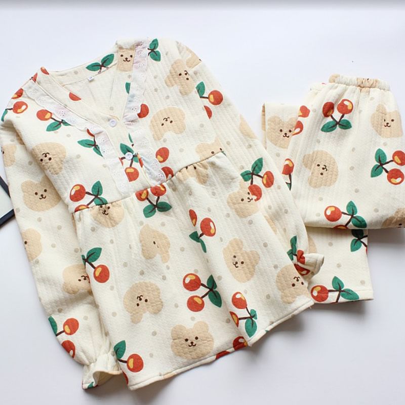 Dogini - Pyjamaset: Top met lange mouwen, V-hals, kersenprint, ruches en knopen + rechte broek met elastische taille