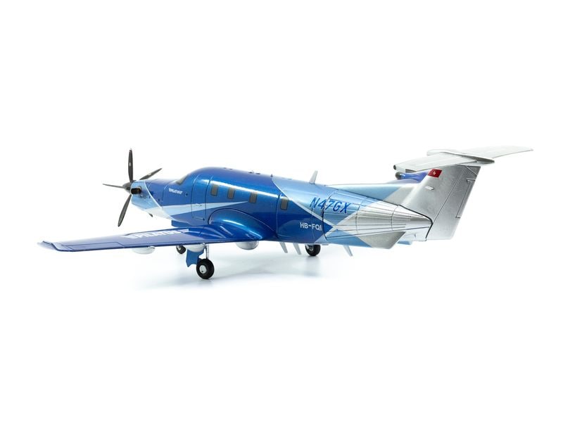 ACE Pilatus PC-12 NGX HB-FQI 1:72 Turboprop-Mehrzweckflugzeug Modellbausatz