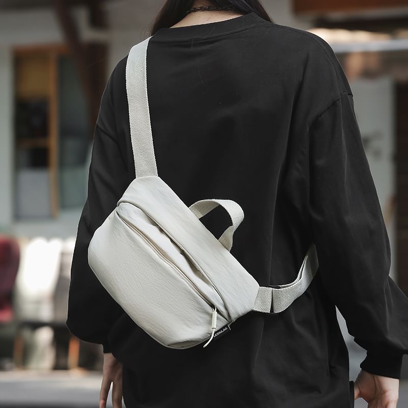 IOU - Effen nylon crossbodytas