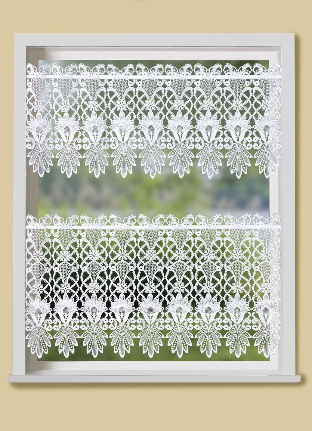 Kurzvorhang mit aufwendigem Macramé-Abschluss