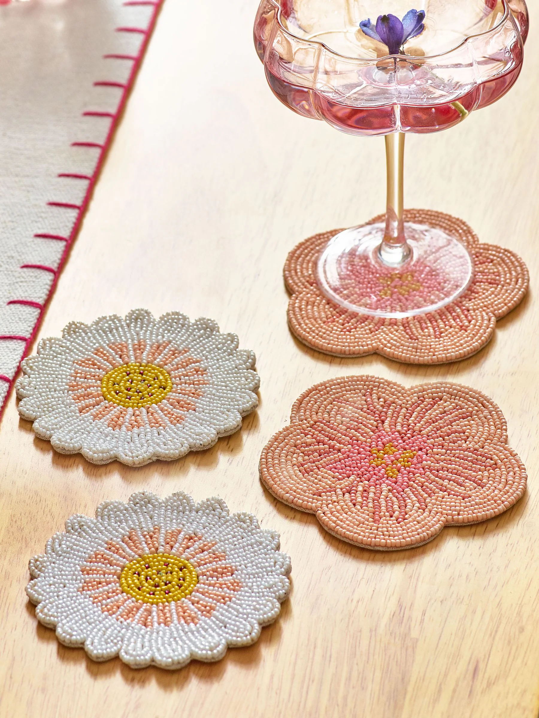 Set van 4 onderzetters met bloemenkraaltjes