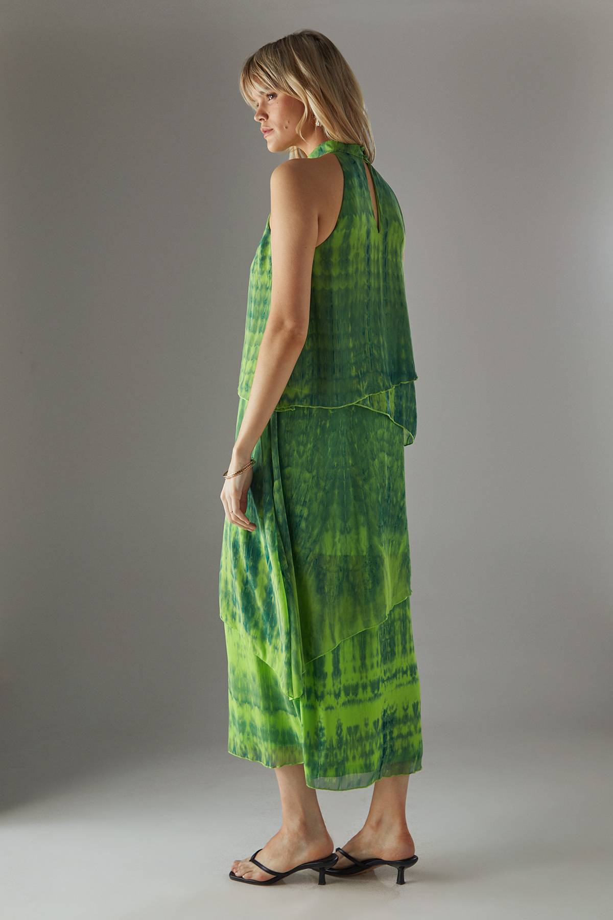 Warehouse Robe Longue en Mousseline à Col Licou avec Volants Superposés