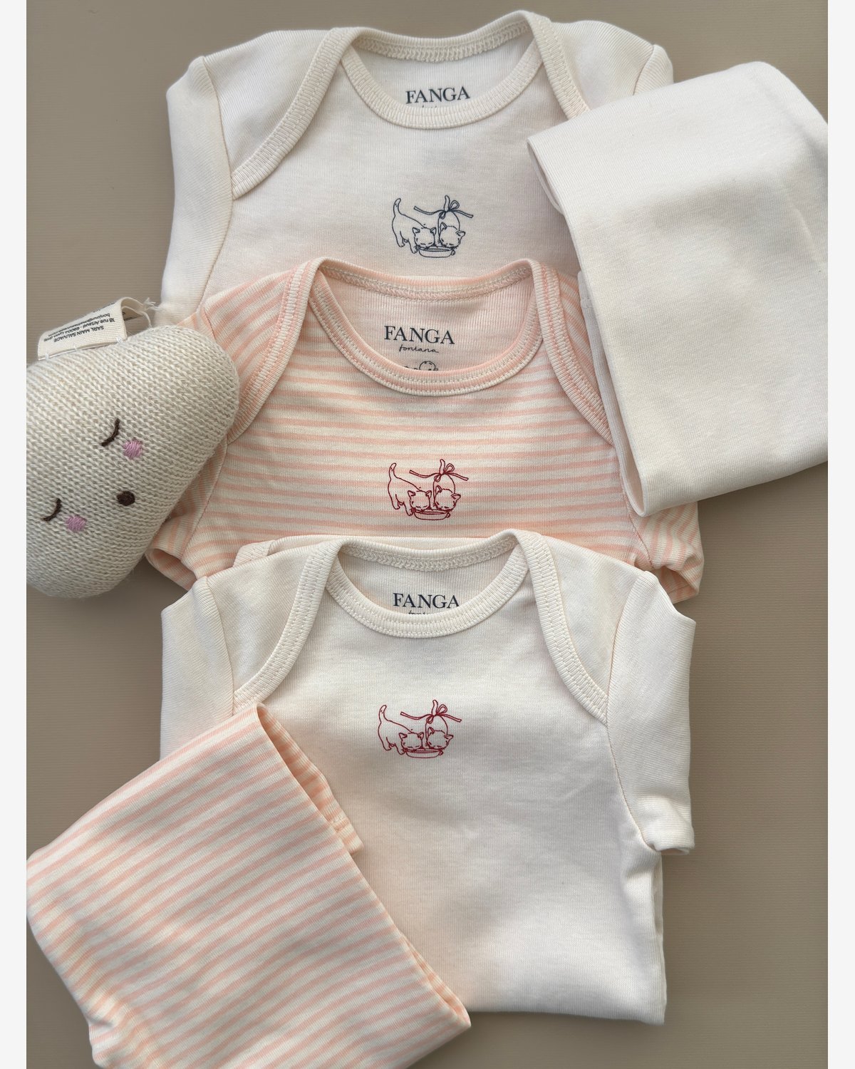 3pk. Body m/ Konvolutt Hals – 100% Øko Bomull | Fio Body – Gavepakke