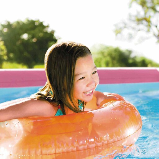 Piscina circular Intex rosa de 2,843 litros com estrutura metálica.