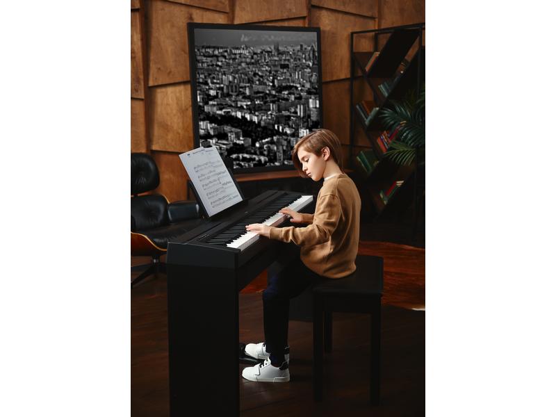 Yamaha E-Piano P-45B Schwarz Authentisches E-Piano mit natürlichem Spielgefühl