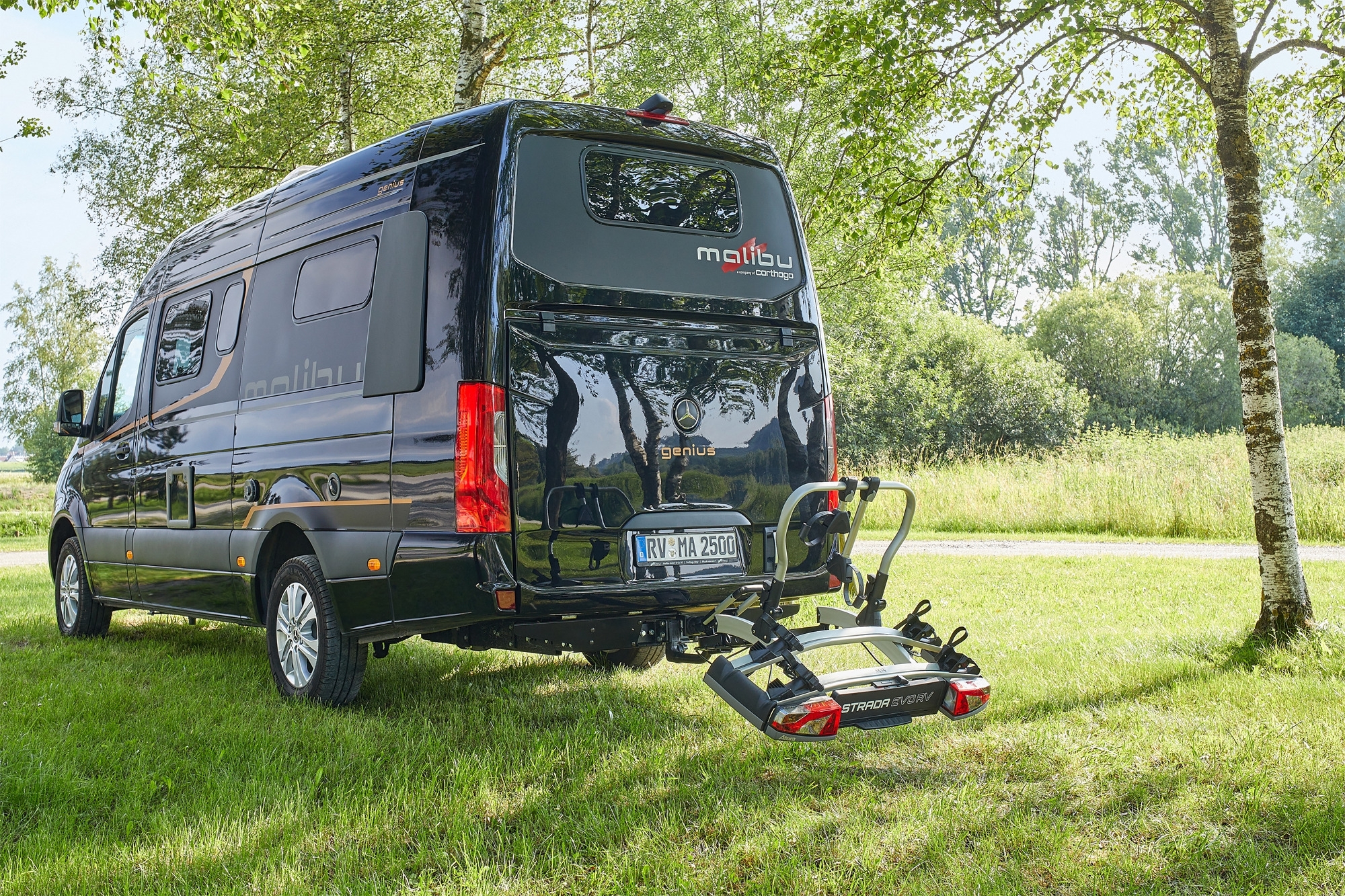 Fahrradheckträger Strada EVO RV ‒ Ideal für Flügeltüren und große Heckklappen