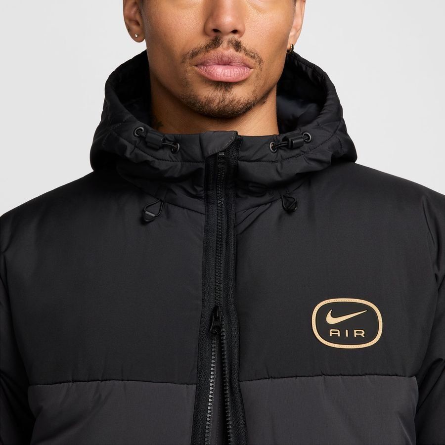 Nike Manteau d'Hiver NSW Air synthetic-fill - Noir/Gris/Doré