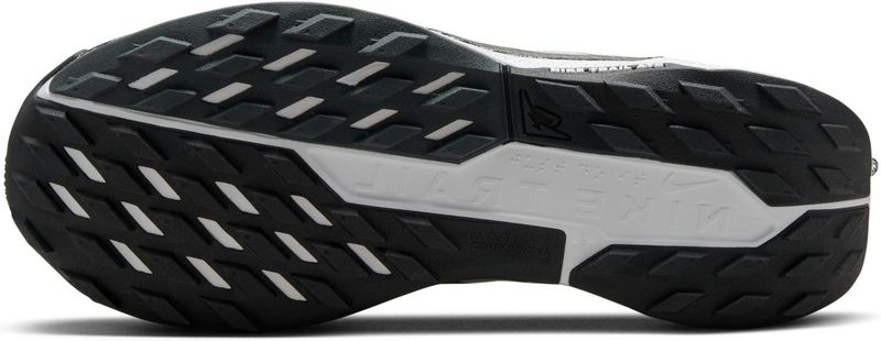 Nike - Pegasus Trail 5 - Damesschoen - Zwart/Wit - Ultra Responsieve ReactX Foam Tussenzool