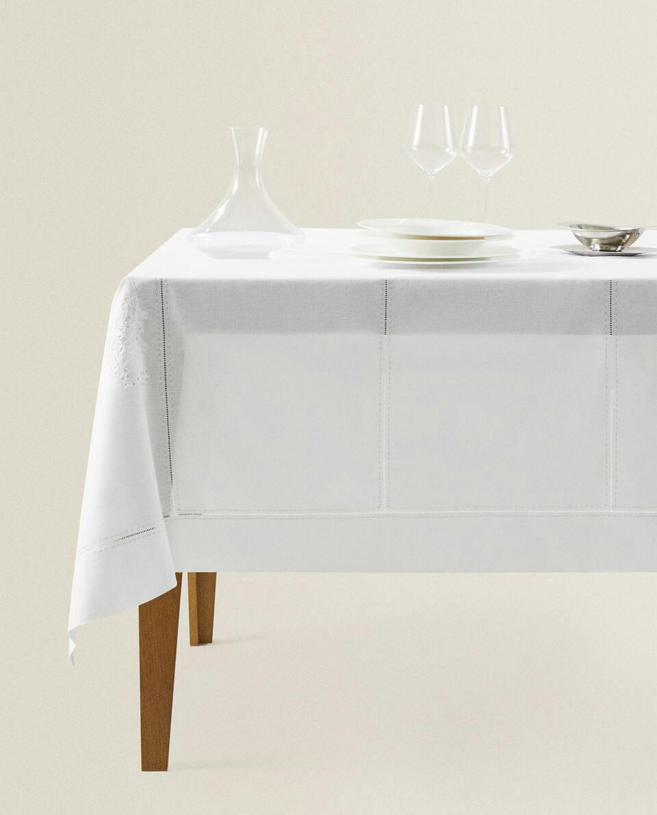 TOALHA DE MESA DE RAMI COM BORDADO DE NATAL