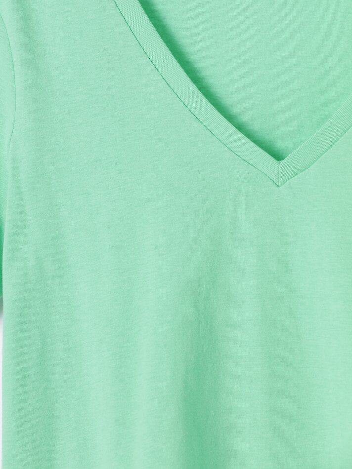 Pacote com 2 camisetas básicas com decote em V - Verde