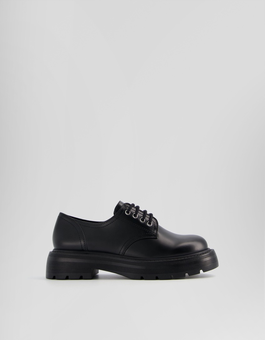 Sapatos derby planos com cadarço